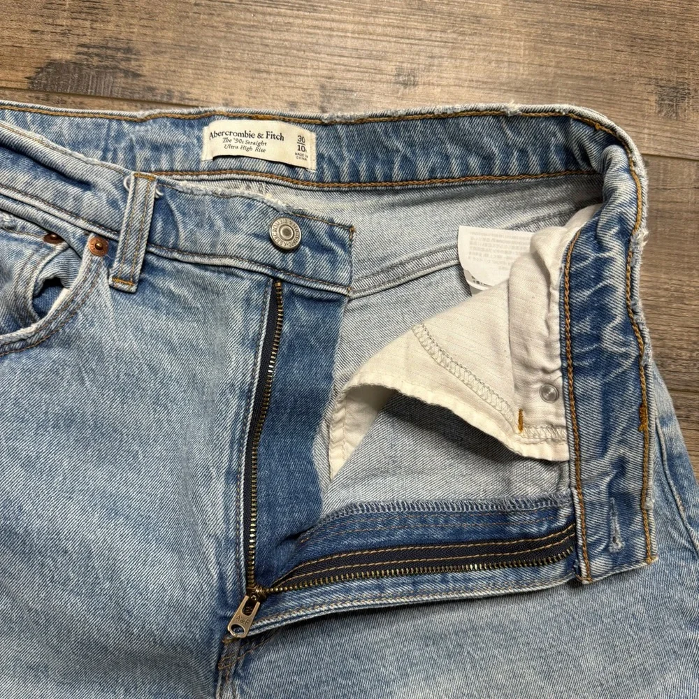 Abercrombie & Fitch The 90's Straight Ultra High-Rise Denim Jeans - Picture 6 of 13